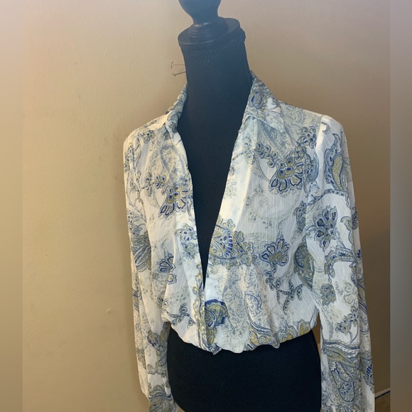Sheer Floral Print Blouse with Open Back. Wrap Style. Size: M (10-12) - Picture 3 of 5